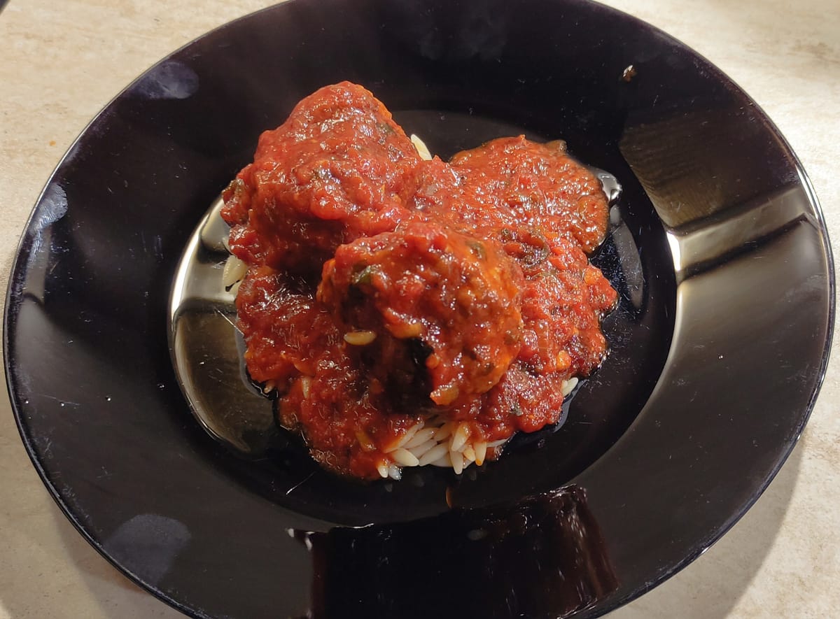 Кюфтета с доматен сос