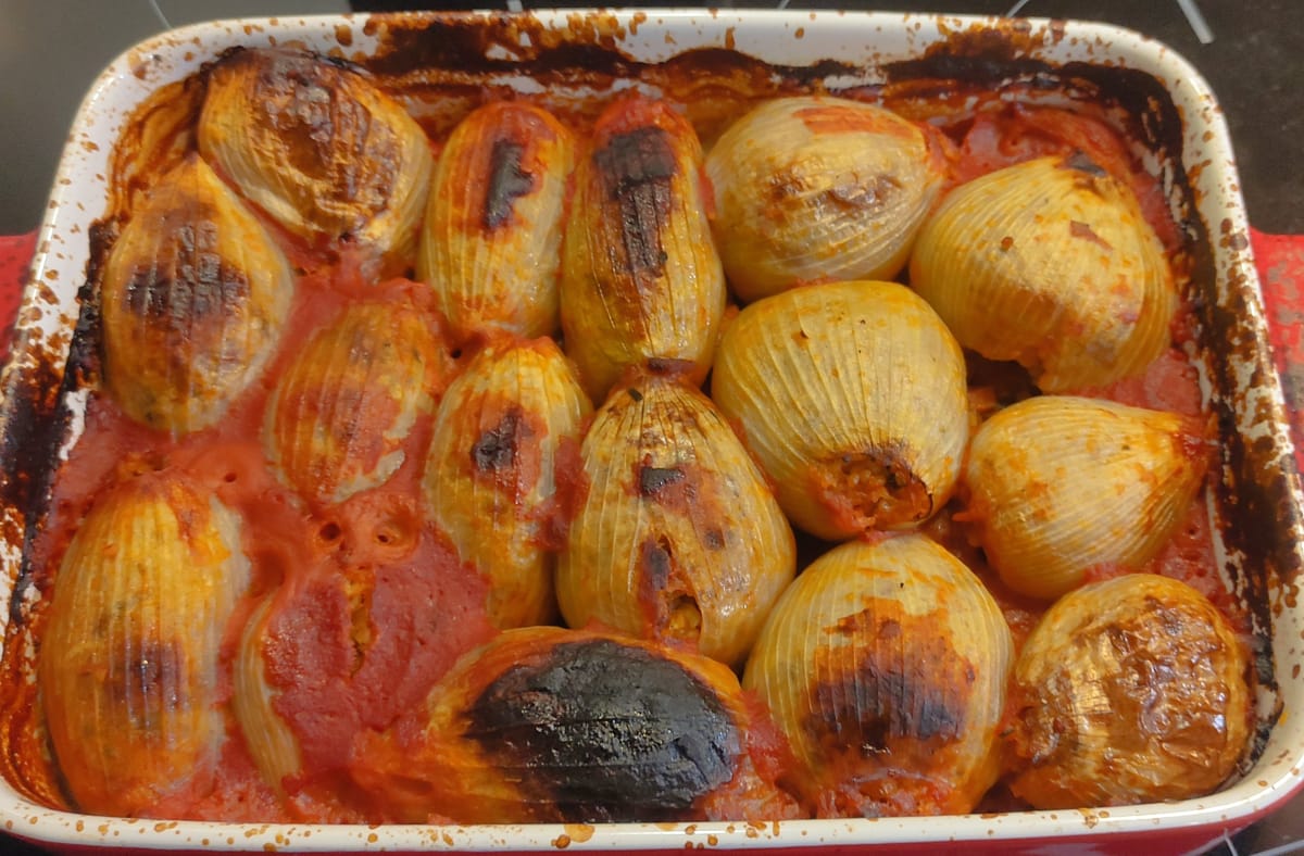 Пълнен лук с булгур и кайма