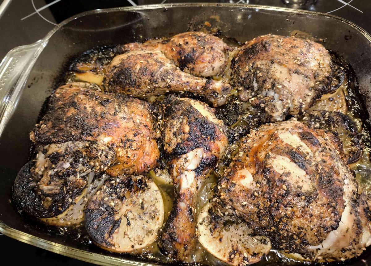 Пиле с лимони, лук и заатар