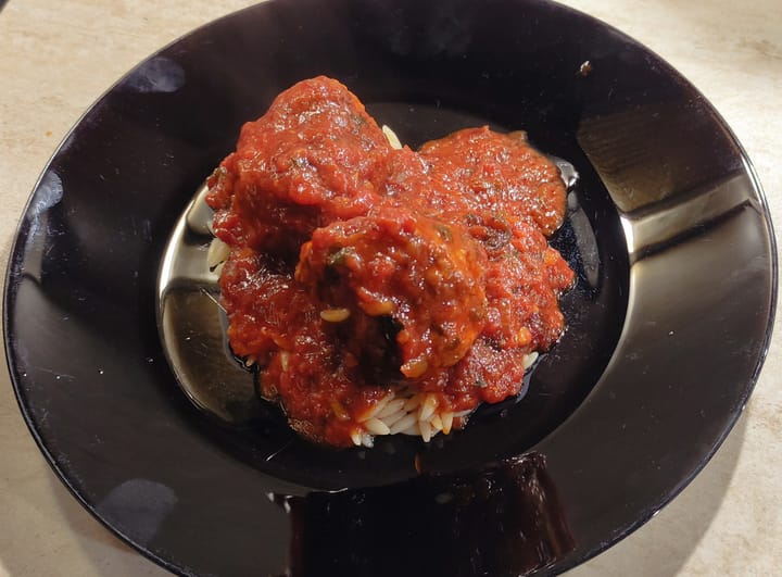 Кюфтета с доматен сос