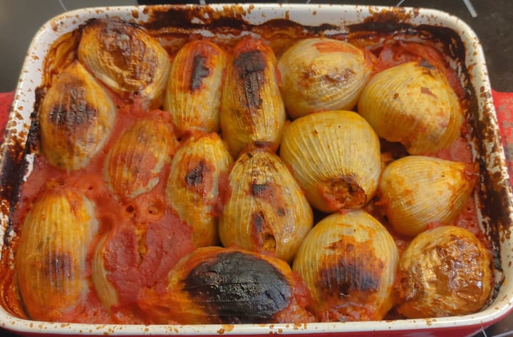 Пълнен лук с булгур и кайма